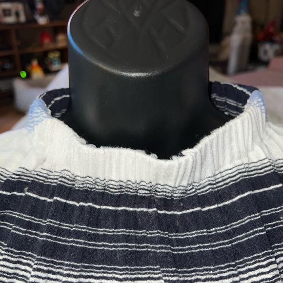 Laundry By Shelli Segal Halter Tank Top - Picture 2 of 9